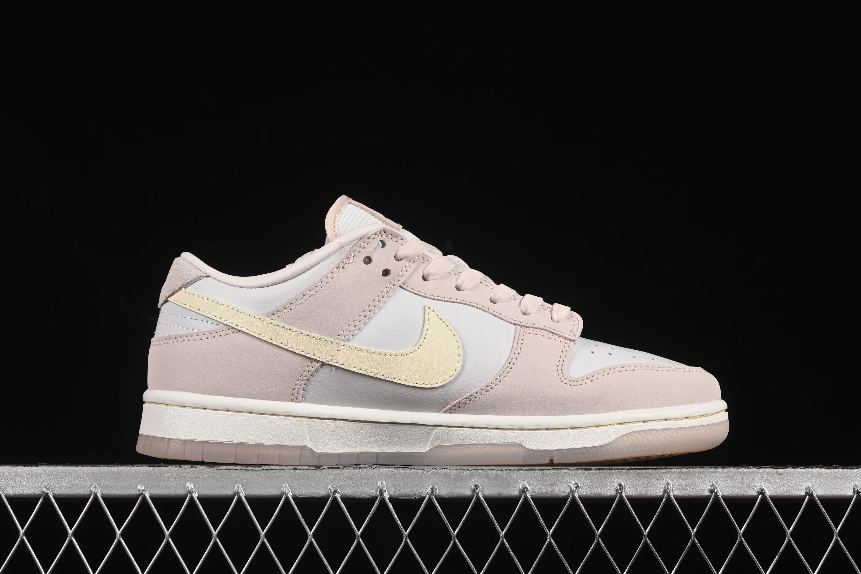 All categories Nk SB Dunk series Nk SB Dunk Low low-top sneakers Nk SB Dunk Low white light pink SB low-top casual sneakers FB7901-601